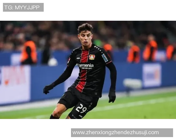 哈弗茨的日常穿搭解析:从球场到街头的时尚之旅 哈弗茨的日常穿搭解析:从球场到街头的时尚之旅