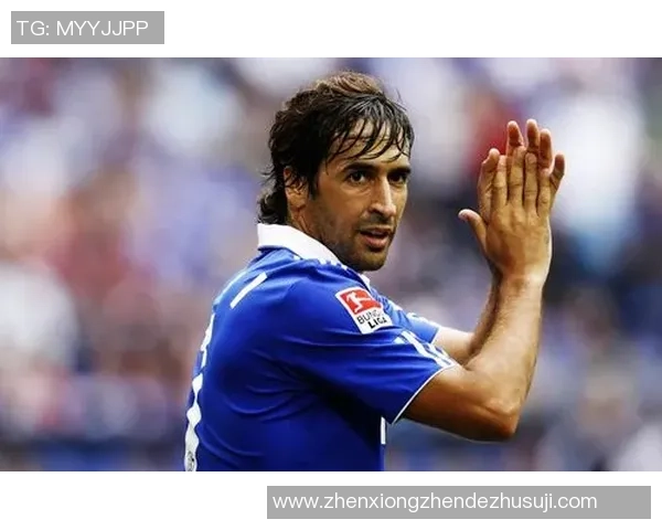 球星穿运动鞋踢足球精彩瞬间 穿越传统界限突破新领域